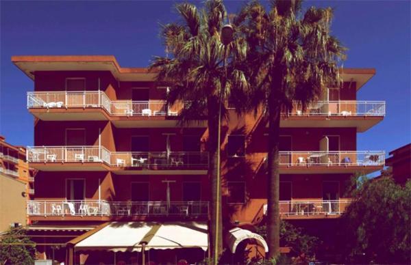Hotel Jole Marina dʼMarina dʼAndora Екстериор снимка