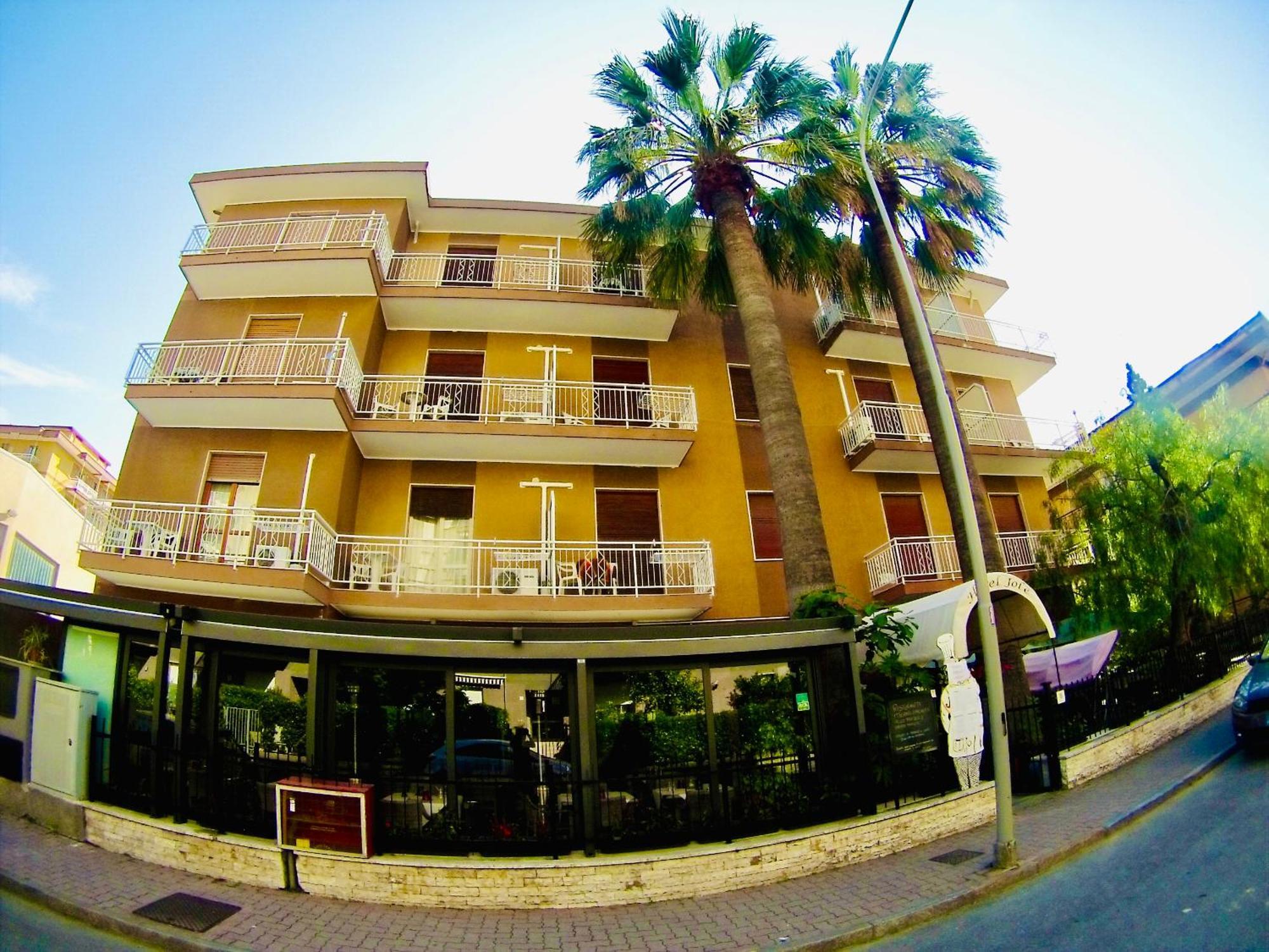Hotel Jole Marina dʼMarina dʼAndora Екстериор снимка