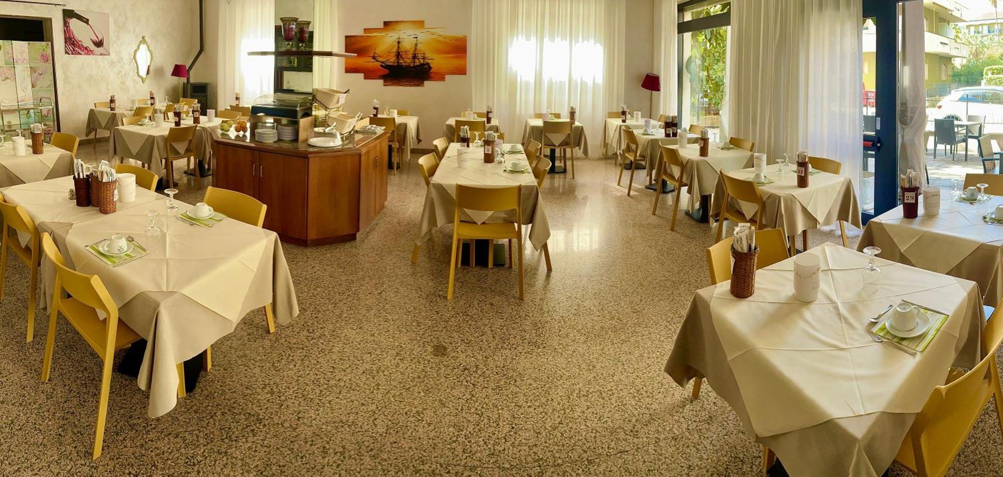 Hotel Jole Marina dʼMarina dʼAndora Екстериор снимка